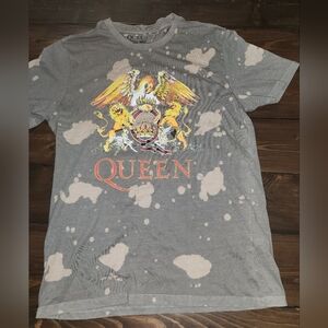 3/20.00. Queen shirt